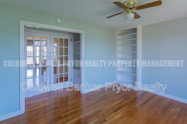 Building Photo - 323 Walsh Rd