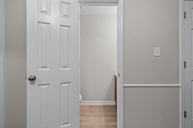 Building Photo - 5010 Banister Loop
