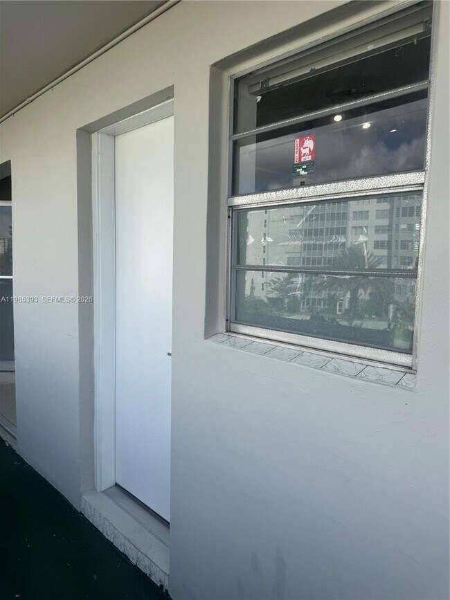 Building Photo - 1780 NE 191st St