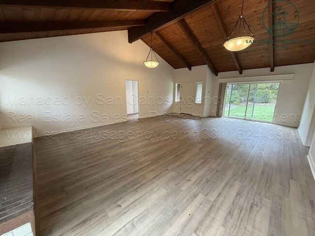 Building Photo - Remodeled Three Bedroom Upper Hatton Fields Home