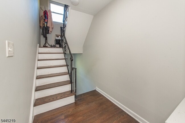 Building Photo - 39 Park Terrace N