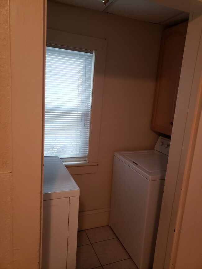 Building Photo - 86 W Union St