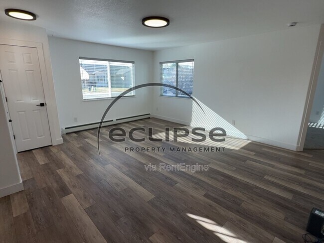 Building Photo - 464 Tara Dr