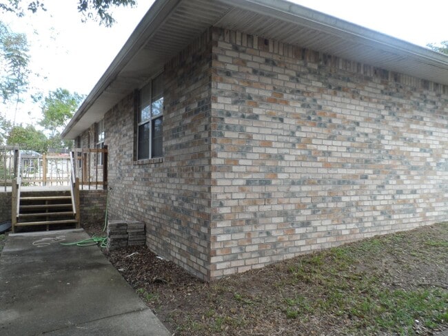 Building Photo - BEAUTIFUL BRICK 4 BEDROOM 2 BATH HOME AVAILABLE NOW CONTACT KAREN GUARDINO, REALTOR 386-747-9295