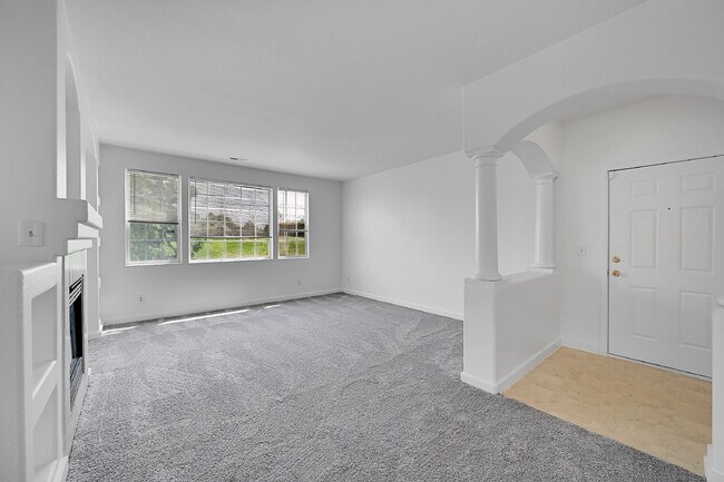 Building Photo - $1,825.00 - 2 Beds, 2 Baths, Condo in Thor...