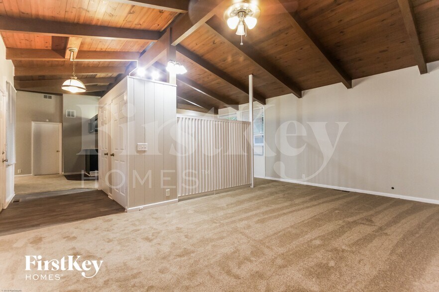 Building Photo - 4913 Victoria Rd