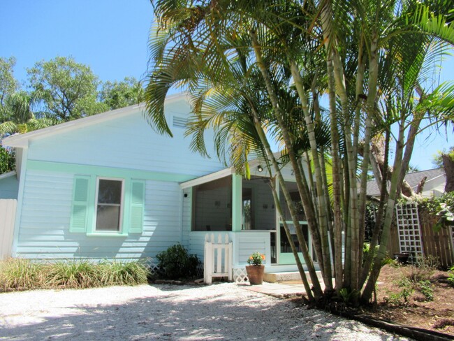 Building Photo - GULFPORT FURN. COTTAGE 2/2 EIGHT MONTH REN...