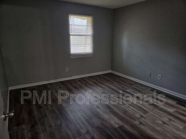 Building Photo - 2929 Selena Dr