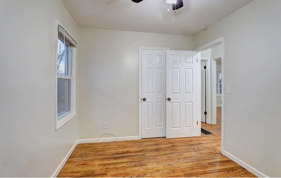 Building Photo - 5517 Willow Ave