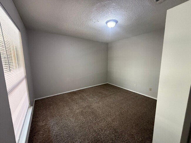 Building Photo - Vigil Properties2 (12812 Tomanet Trl)