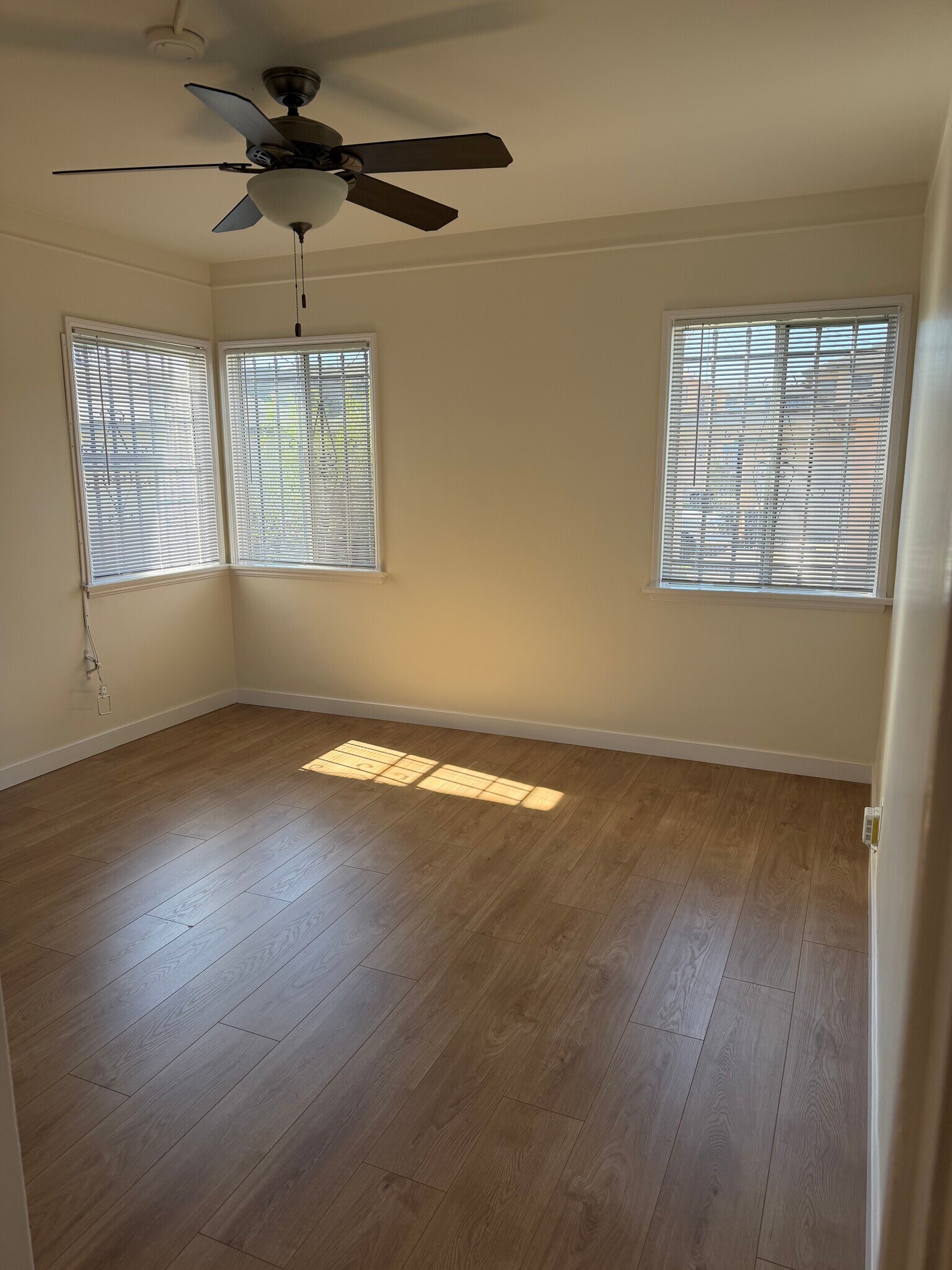 West bedroom - 6133 S Harvard Blvd