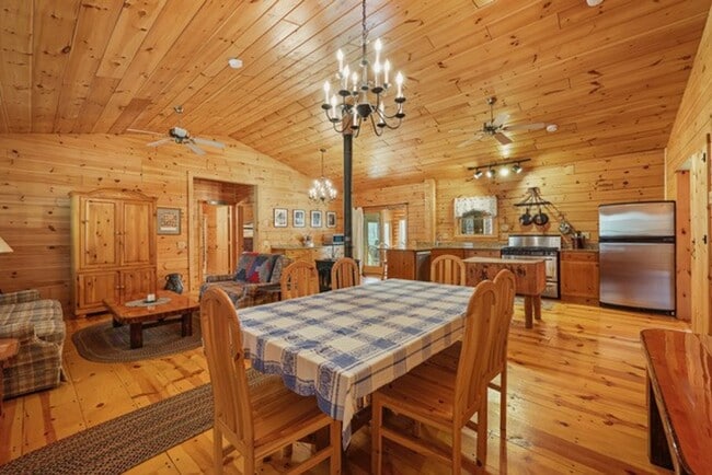 Building Photo - Peaceful Log Home Retreat – Long-Term Beck...