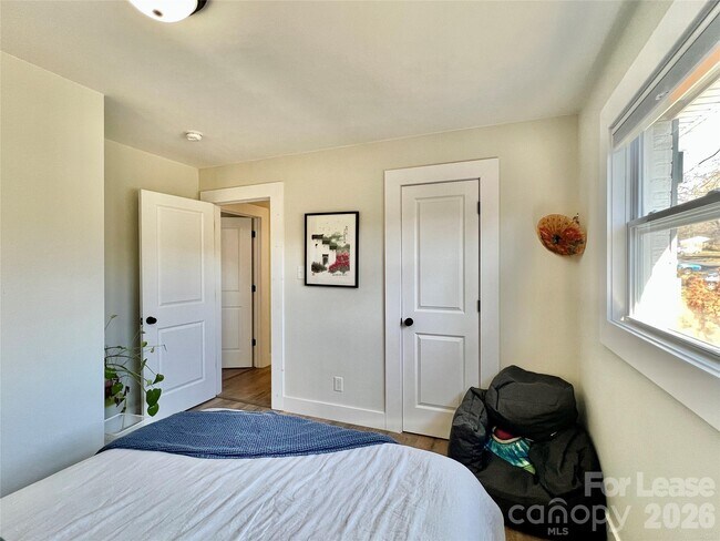 Building Photo - 3205 Brixton Ct