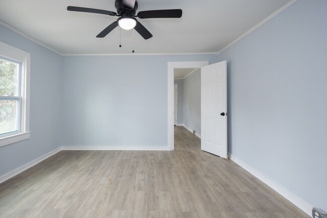 Building Photo - 911 Ray St