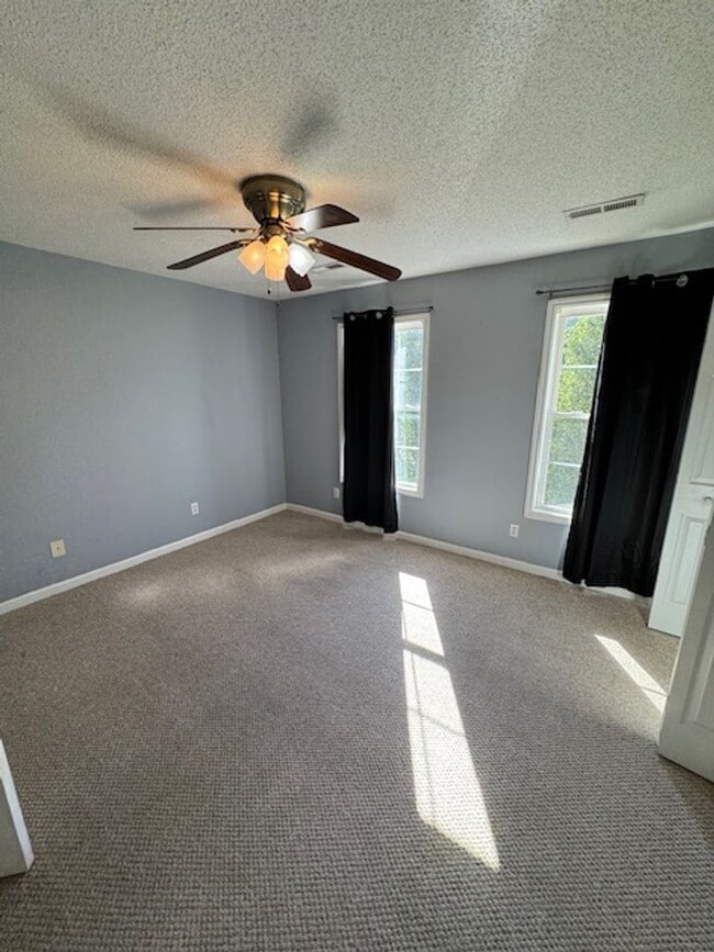 Building Photo - 2 Bed, 3 Bath Condo with Garage and  Flex ...