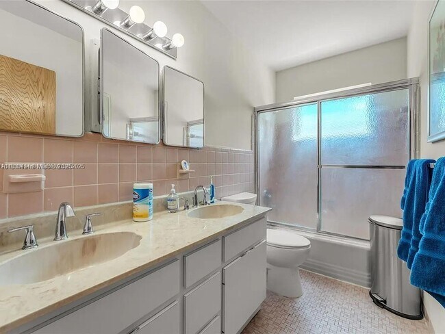 Building Photo - 1411 SW 82nd Ct