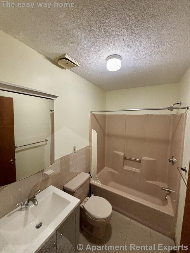 Building Photo - 569 Somerville Ave