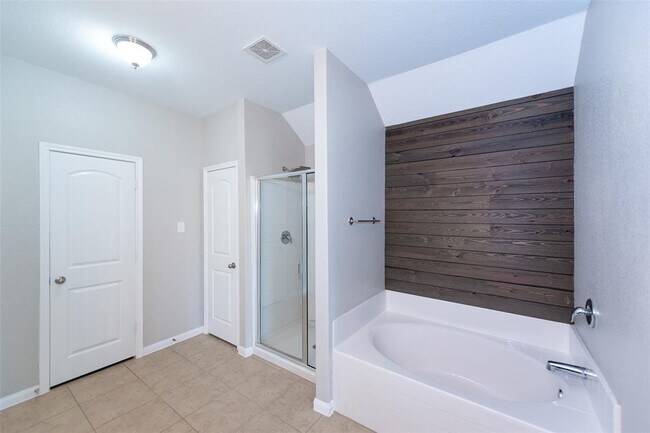 Building Photo - 1349 Twin Estates Dr
