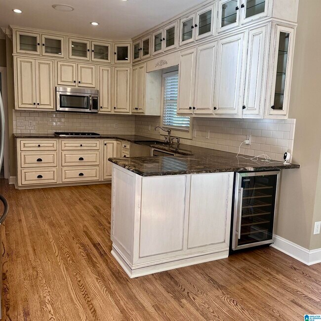 Building Photo - 5982 Valley Way