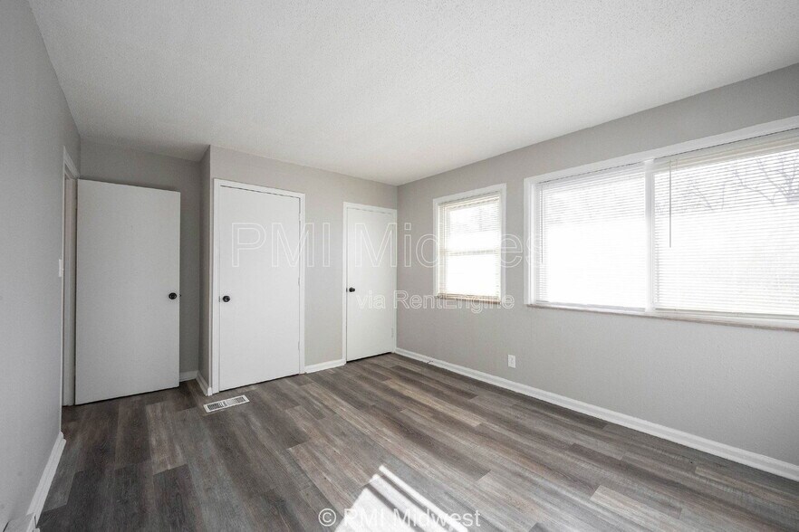 Building Photo - 6050 E 16th St