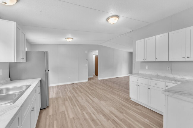 Building Photo - 92 Dryden Ave
