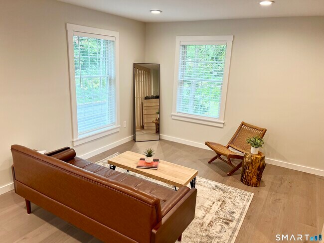 Building Photo - 179 Butternut St