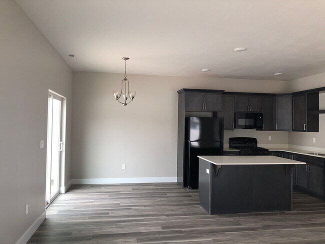Building Photo - New 2 Bedroom 2.5 Bathroom Townhome