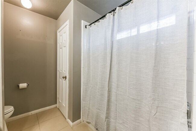 Building Photo - 8322 Kingsbridge Meadow Dr