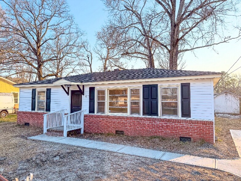Building Photo - 17 Stratton Dr