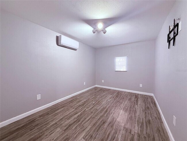Building Photo - 4514 W Fern St