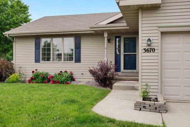 Building Photo - 3670 Sabertooth Trail