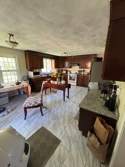 Building Photo - 5 Freeman Cir