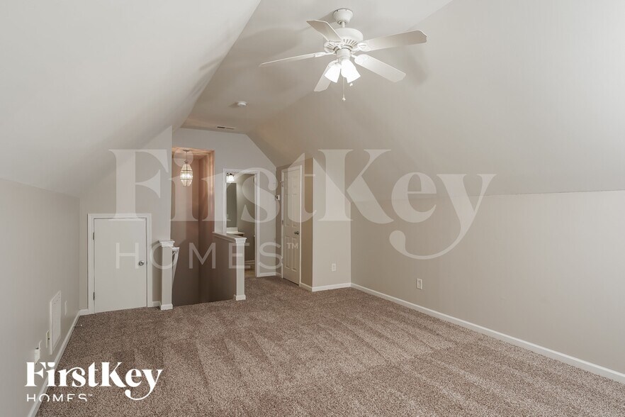 Building Photo - 1915 Rockycreek Ln