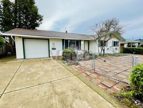 Building Photo - Nice 3 bedroom West Eugene home