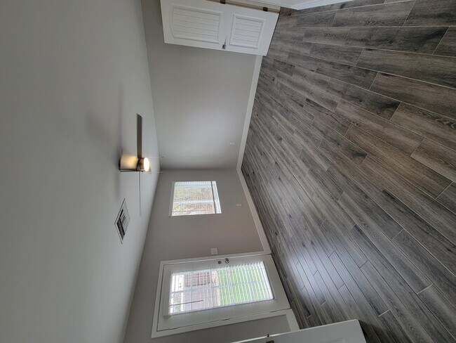 Building Photo - 535 W 15th St