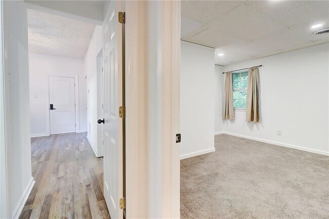 Building Photo - 3347 Camens Way NE