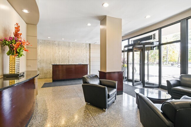 Building Photo - 1850 N Clark St