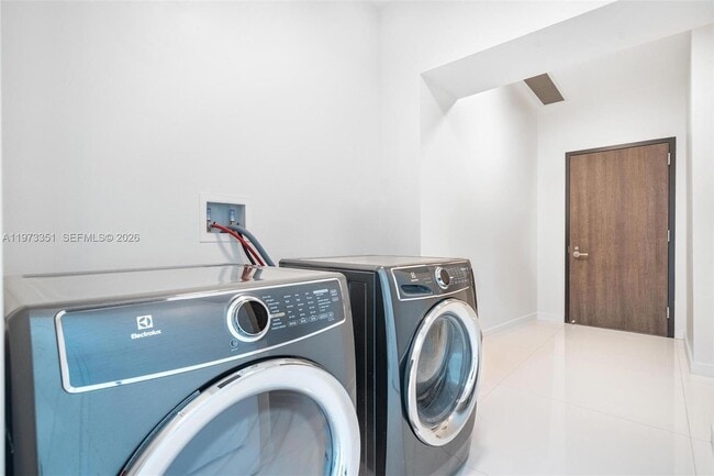 Building Photo - 88 SW 7th St