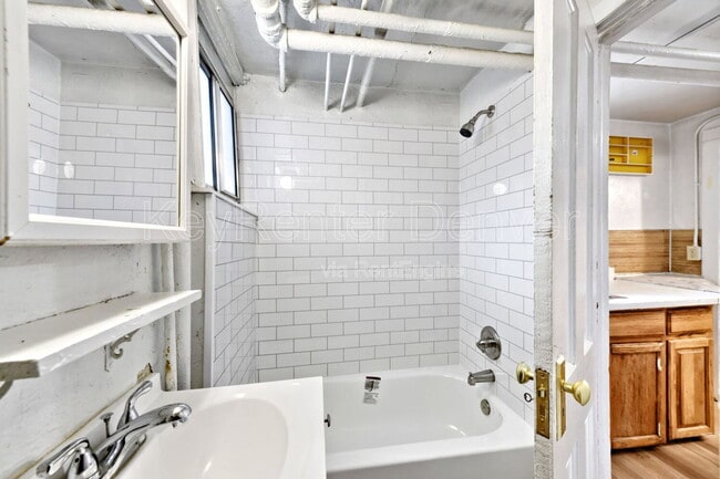 Building Photo - 1275 Detroit St