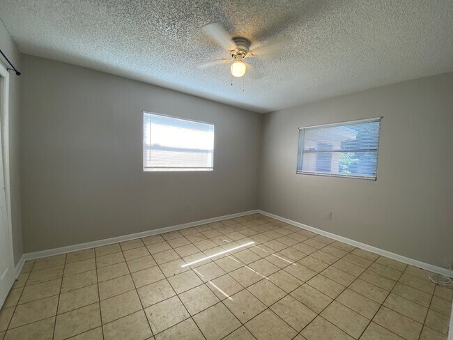 Building Photo - 500 N Mars Ave