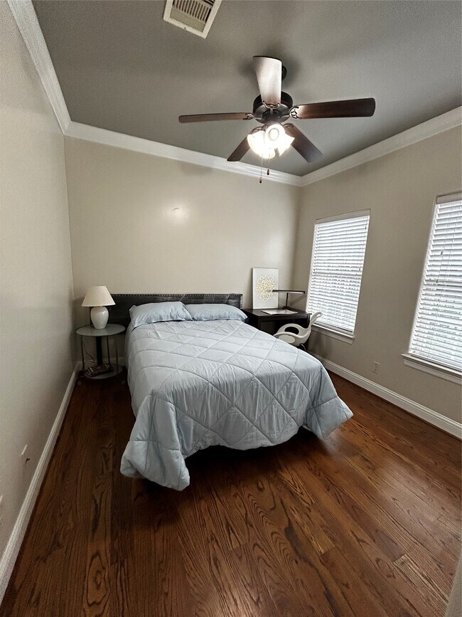 Building Photo - 4406 Crawford St