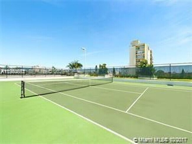 Building Photo - 300 Biscayne Blvd Way