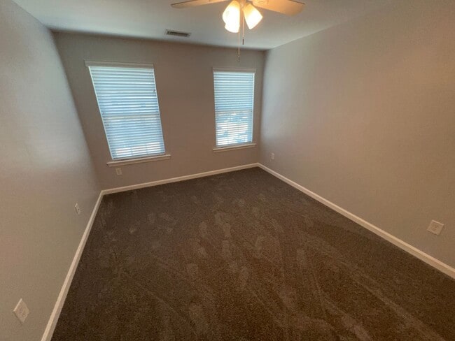 Building Photo - 104 Riva Ct