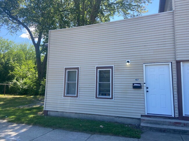 Building Photo - 487 W Grand Ave