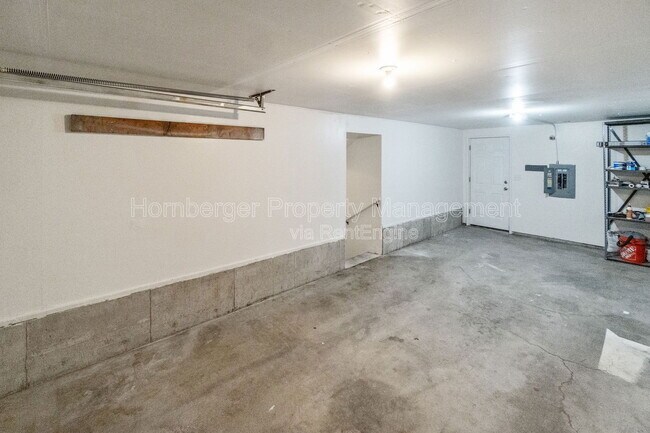 Building Photo - 2618 S Blake Rd