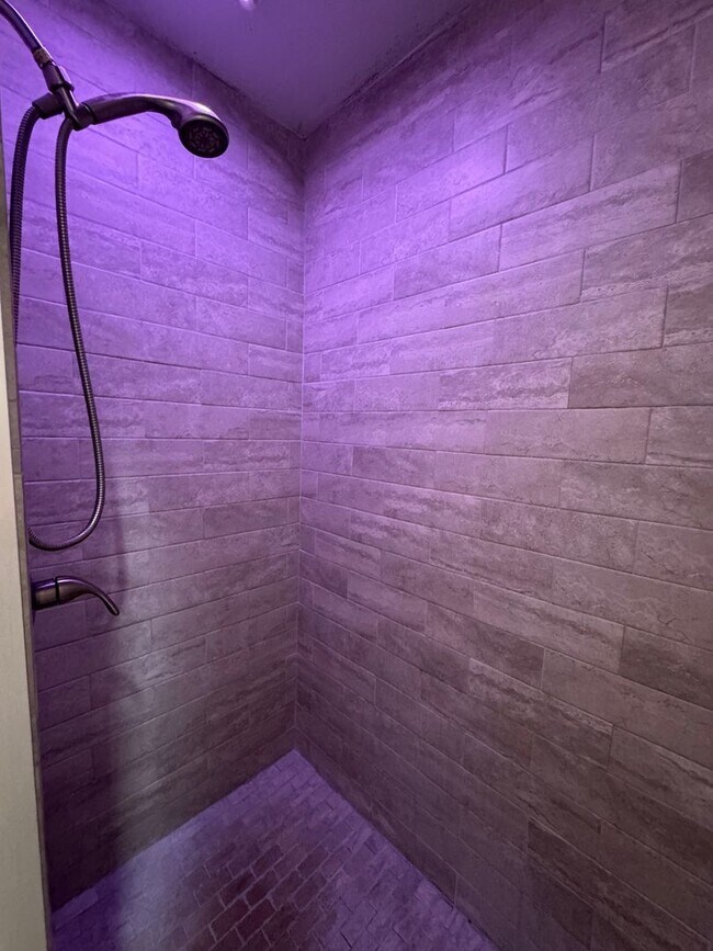 Building Photo - Private 3/2 Country House- $1,595