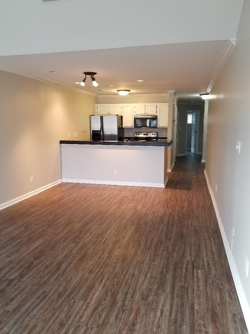 Kitchen and Dining area - 18705 Vineyard Point Ln
