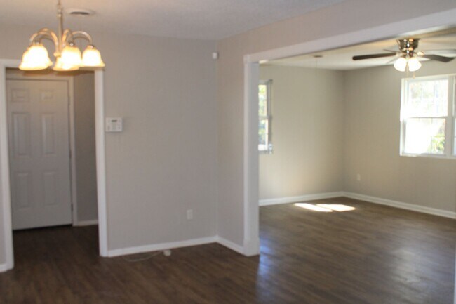 Building Photo - 3517 Byron Pl