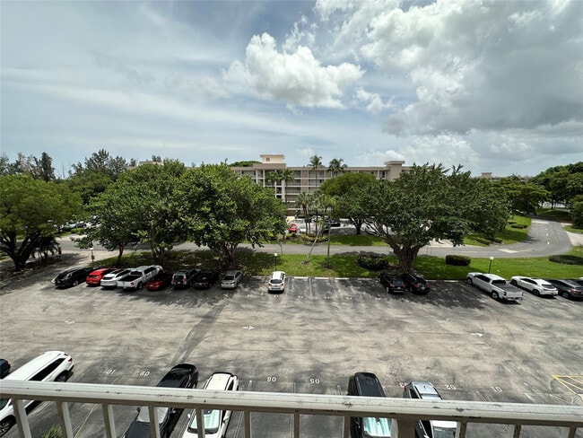 Building Photo - 2651 S Course Dr
