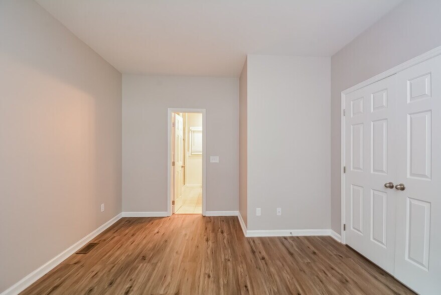 Building Photo - 100 Remington Woods Dr